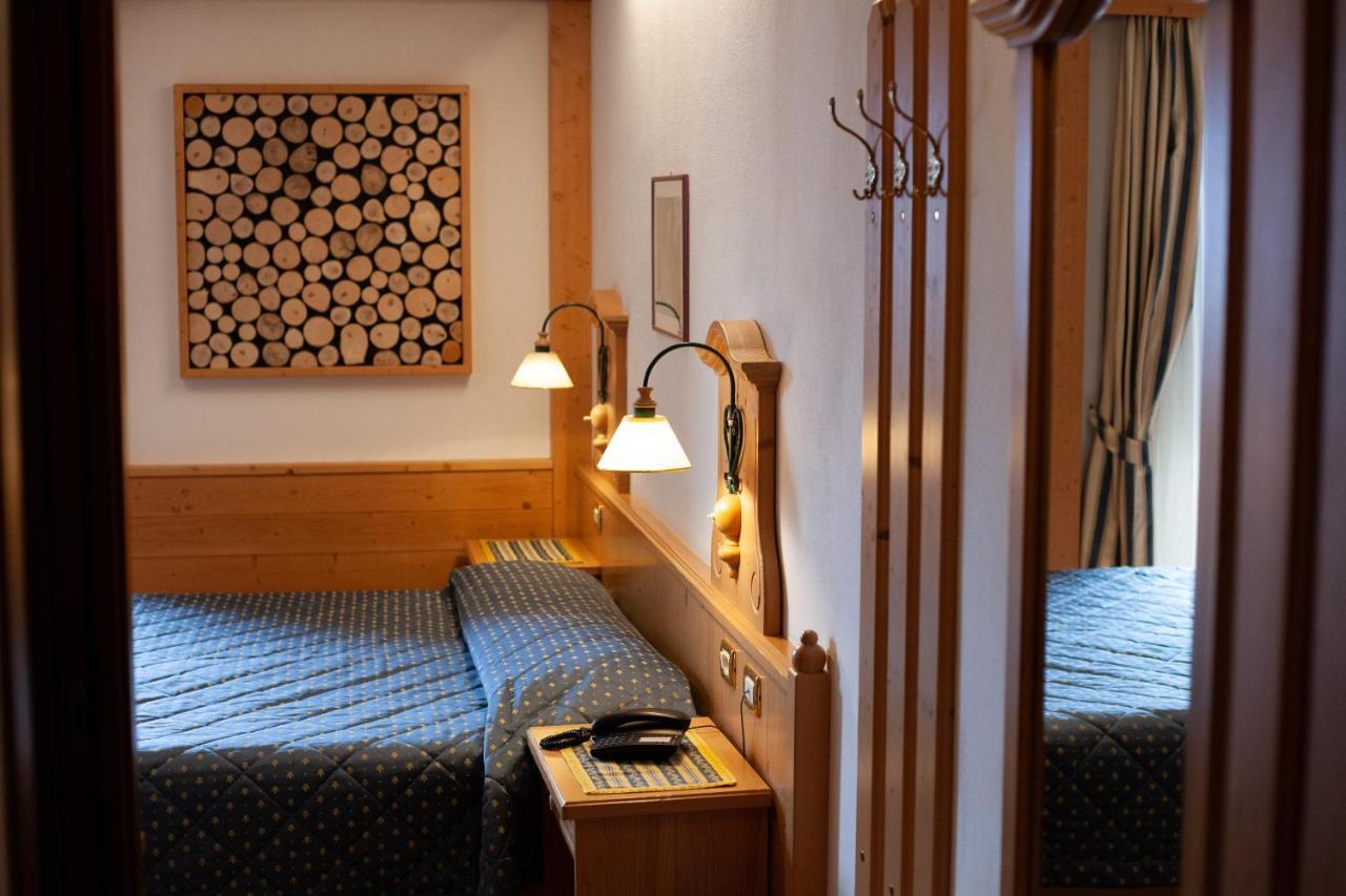 Hotel Posta Forni di Sopra Kültér fotó